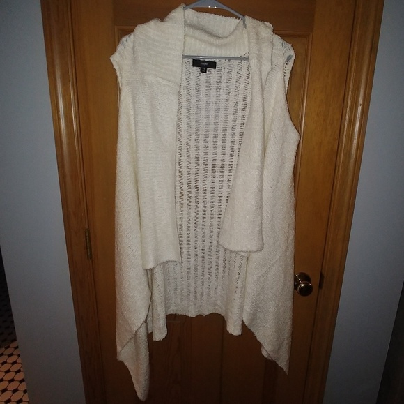 unknown Sweaters - Sleeveless Cardigan